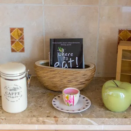 Pensionat Tomato Old Town Entrance