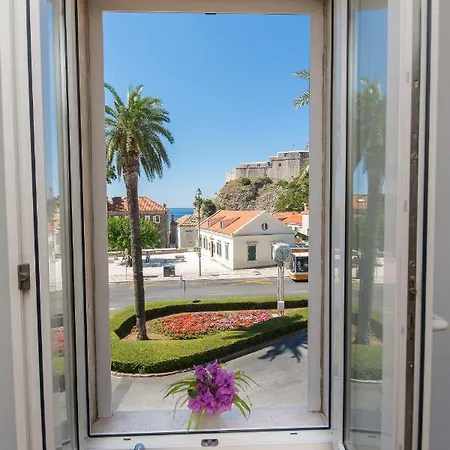 Tomato Old Town Entrance Pensionat 3*