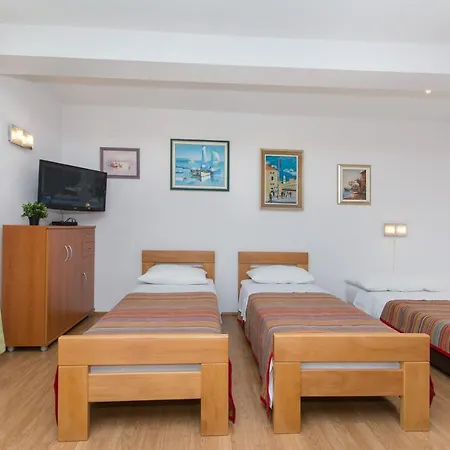 Tomato Old Town Entrance Pensionat 3*