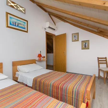 Tomato Old Town Entrance Гостевой дом 3*