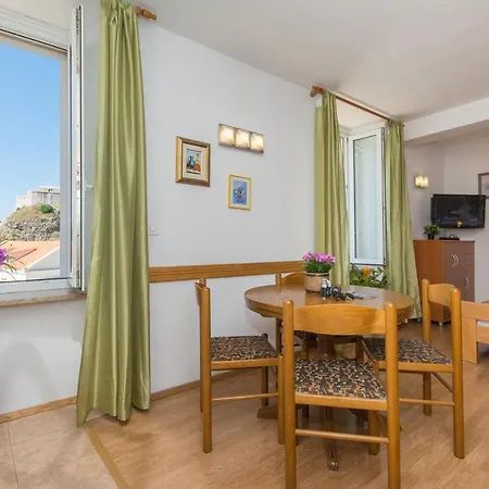 Гостевой дом Tomato Old Town Entrance