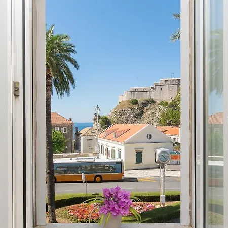 Guest house Tomato Old Town Entrance